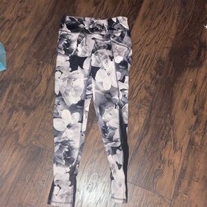 black and white flower leggings for and active